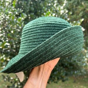 BETMAR - NWT Green Chenille Textured Bucket HAT